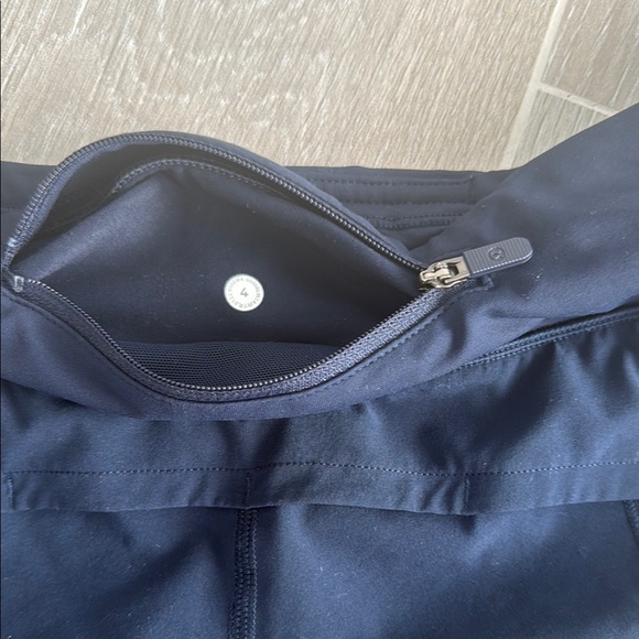 Lululemon Speed Up Shorts navy blue size 4 - Picture 3 of 3